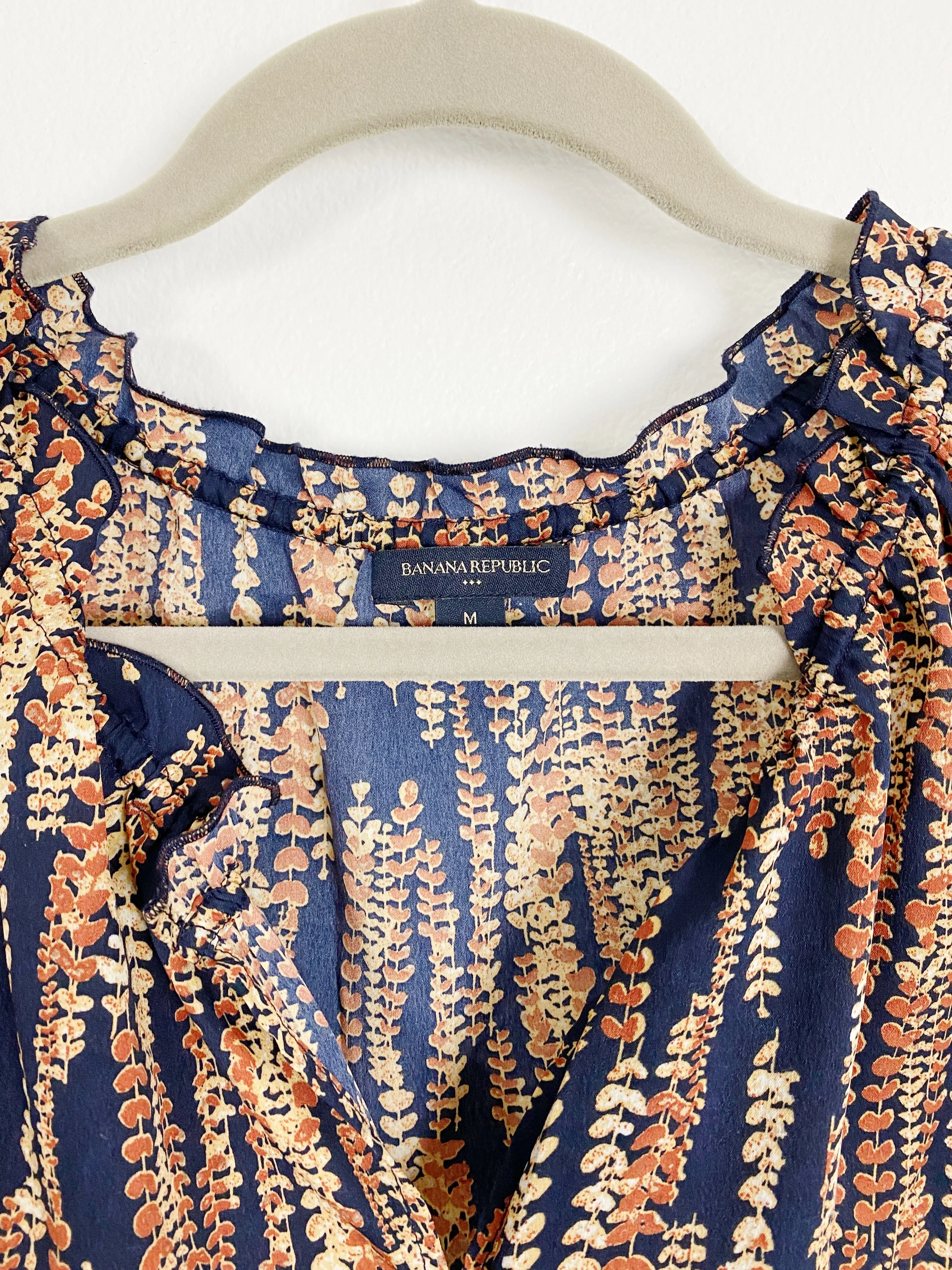 Banana Republic Silky Printed Sleeveless Blouse Medium